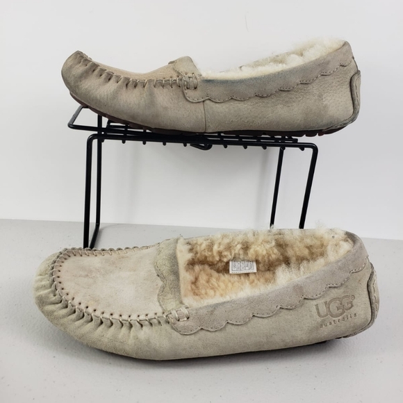 UGG Australia Woman's slippers
beige
Size 6 - Picture 2 of 12